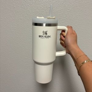 Stanley 40oz Tumbler in Cream (1st Gen)